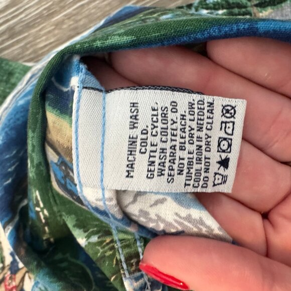 Reyn Spooner- Hawaiian Christmas Shirt in Holiday Blue- M - Picture 4 of 7